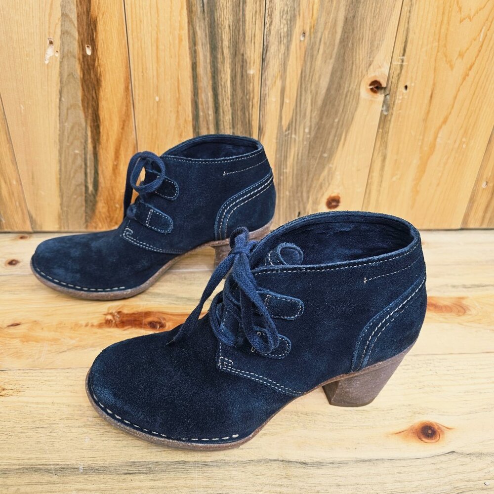 Clarks Artisan Carleta Lyon Blue Suede Ankle Bootie‎  Size 7.5